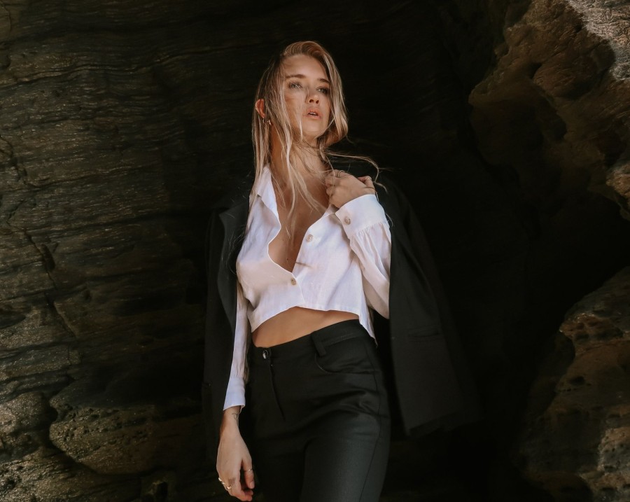 Sweet Peas The Classic Linen Shirt - Cropped