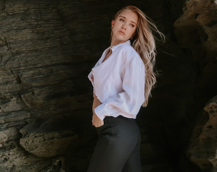 Sweet Peas The Classic Linen Shirt - Cropped